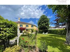 Casa Bi/Trifamiliare in Residenziale