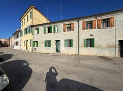 Casa Bi/Trifamiliare in Residenziale