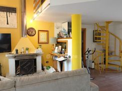 Casa Bi/Trifamiliare in Residenziale