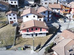 Casa Bi/Trifamiliare in Residenziale