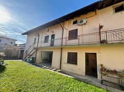 Casa Bi/Trifamiliare in Residenziale