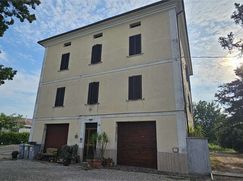 Casa Bi/Trifamiliare in Residenziale