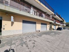 Negozio/Locale commerciale in Commerciale