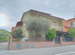 Casa Bi/Trifamiliare in Residenziale