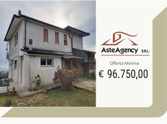 Casa Bi/Trifamiliare in Residenziale
