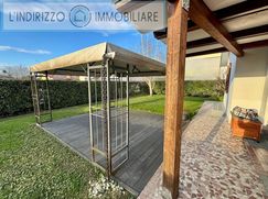 Casa Bi/Trifamiliare in Residenziale