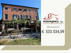 Casa Bi/Trifamiliare in Residenziale