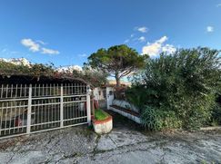 Casa Bi/Trifamiliare in Residenziale