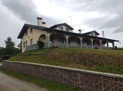 Casa Bi/Trifamiliare in Residenziale