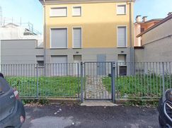 Casa Bi/Trifamiliare in Residenziale