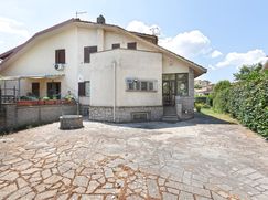 Casa Bi/Trifamiliare in Residenziale