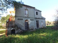 Casa Bi/Trifamiliare in Residenziale