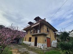 Casa Bi/Trifamiliare in Residenziale