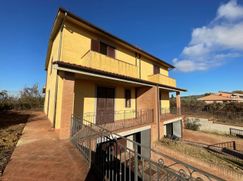 Casa Bi/Trifamiliare in Residenziale