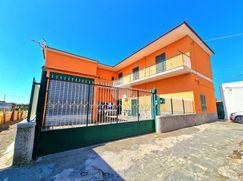 Casa Bi/Trifamiliare in Residenziale