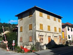 Casa Bi/Trifamiliare in Residenziale