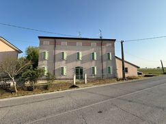 Casa Bi/Trifamiliare in Residenziale