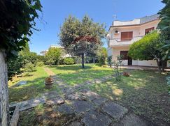 Casa Bi/Trifamiliare in Residenziale