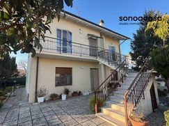 Casa Bi/Trifamiliare in Residenziale