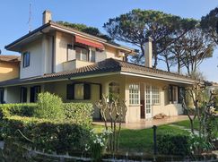 Casa Bi/Trifamiliare in Residenziale