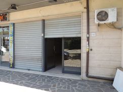 Negozio/Locale commerciale in Commerciale