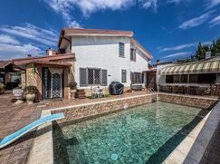Casa Bi/Trifamiliare in Residenziale