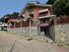 Casa Bi/Trifamiliare in Residenziale