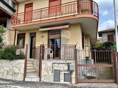 Casa Bi/Trifamiliare in Residenziale