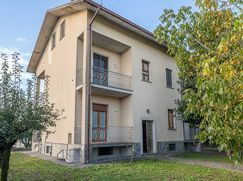 Casa Bi/Trifamiliare in Residenziale