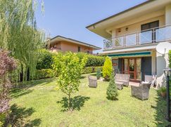 Casa Bi/Trifamiliare in Residenziale