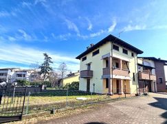 Casa Bi/Trifamiliare in Residenziale