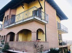 Casa Bi/Trifamiliare in Residenziale