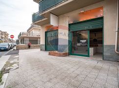 Negozio/Locale commerciale in Commerciale