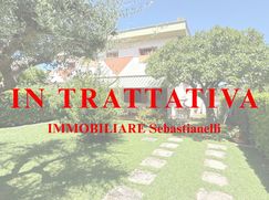 Casa Bi/Trifamiliare in Residenziale