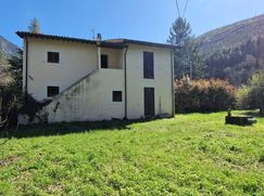 Casa Bi/Trifamiliare in Residenziale