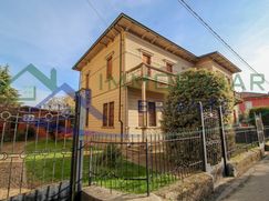 Casa Bi/Trifamiliare in Residenziale