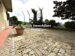 Casa Bi/Trifamiliare in Residenziale