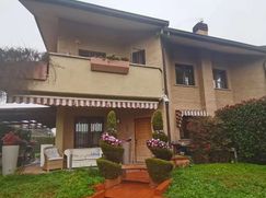 Casa Bi/Trifamiliare in Residenziale