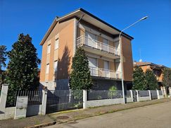 Casa Bi/Trifamiliare in Residenziale