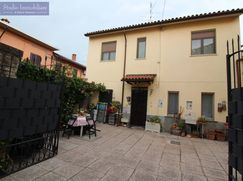 Casa Bi/Trifamiliare in Residenziale