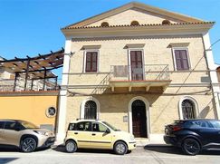 Casa Bi/Trifamiliare in Residenziale