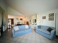 Casa Bi/Trifamiliare in Residenziale