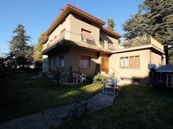 Casa Bi/Trifamiliare in Residenziale