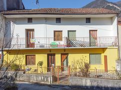 Casa Bi/Trifamiliare in Residenziale