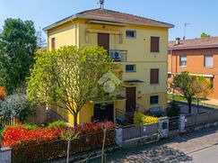 Casa Bi/Trifamiliare in Residenziale