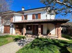 Casa Bi/Trifamiliare in Residenziale