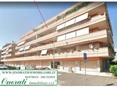 Negozio/Locale commerciale in Commerciale