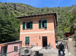 Casa Bi/Trifamiliare in Residenziale