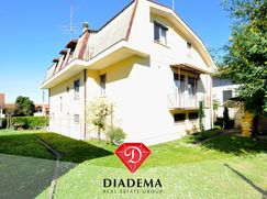 Casa Bi/Trifamiliare in Residenziale