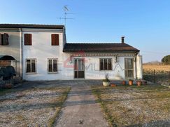 Casa Bi/Trifamiliare in Residenziale